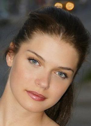 Liza J Yana