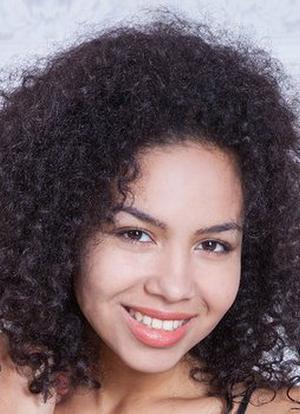 Sara Nicole