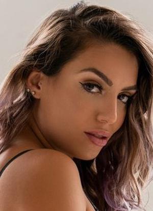 AraQueenBae